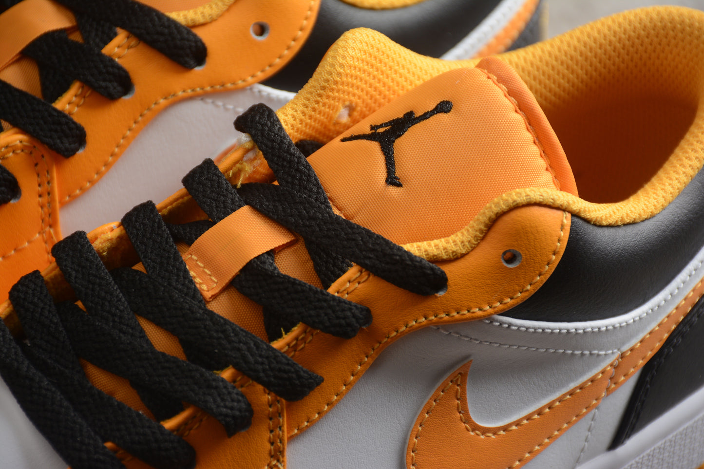 Air Jordan 1 Low "Taxi"