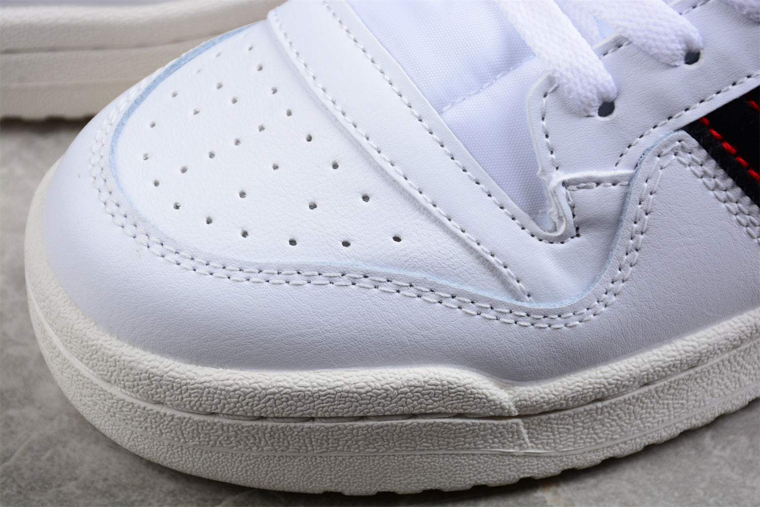 adidas Forum 84 Low Premium in Cloud White / Core Black / Easy Yellow
