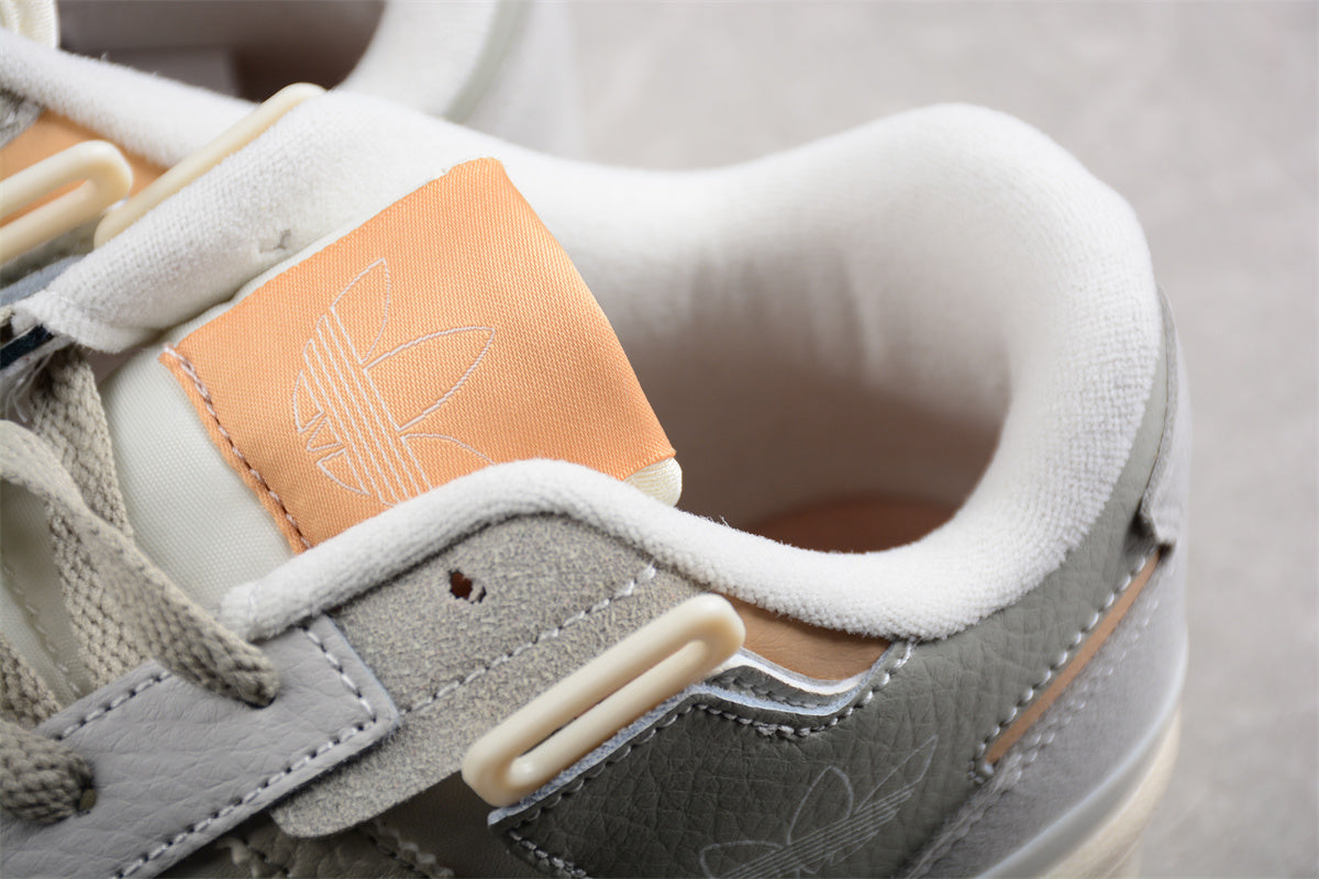 adidas Originals Forum Exhibit Low sneakers in Beige/Grey