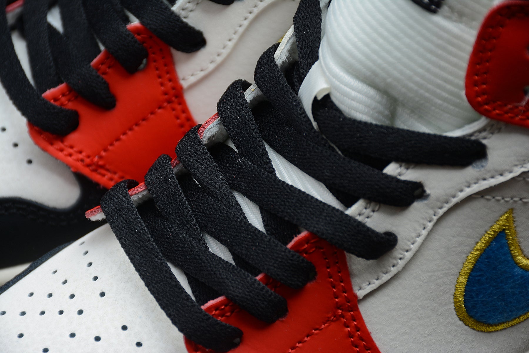 Air Jordan 1 Mid "Noir/Rouge Gym/Or Metallic" - Best Reps Website 2025