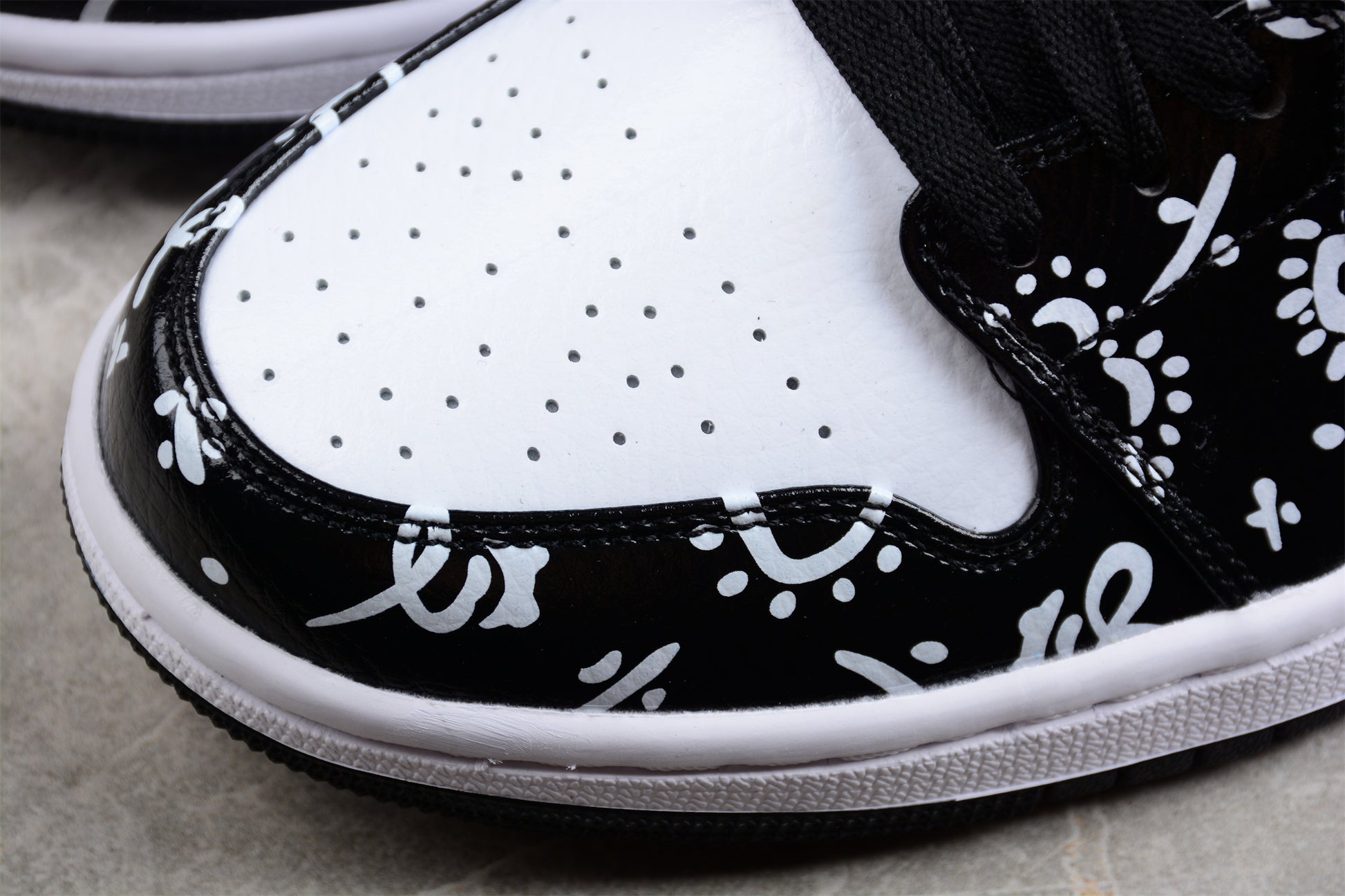 Air Jordan 1 Mid "Monochrome Splatter" Black/White - Best Reps Website 2025