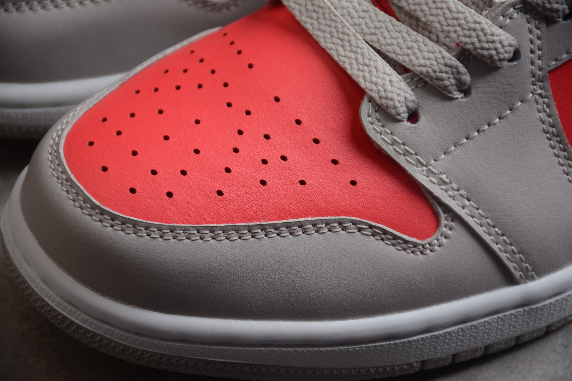 Nike Air Jordan 1 Retro Low ‘Light Iron Ore/Siren Red’