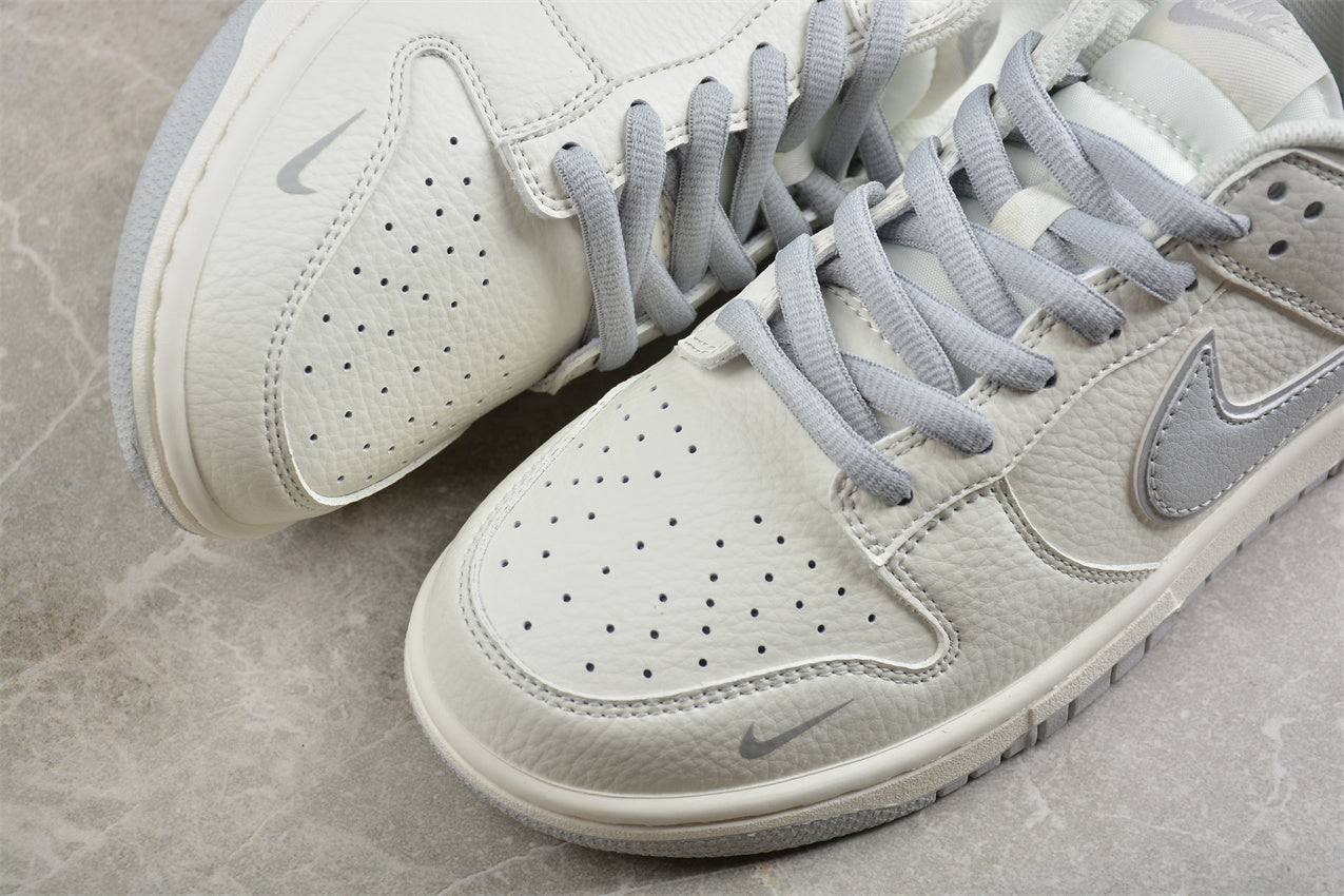 SB Dunk Low Supreme x The North Face White Grey