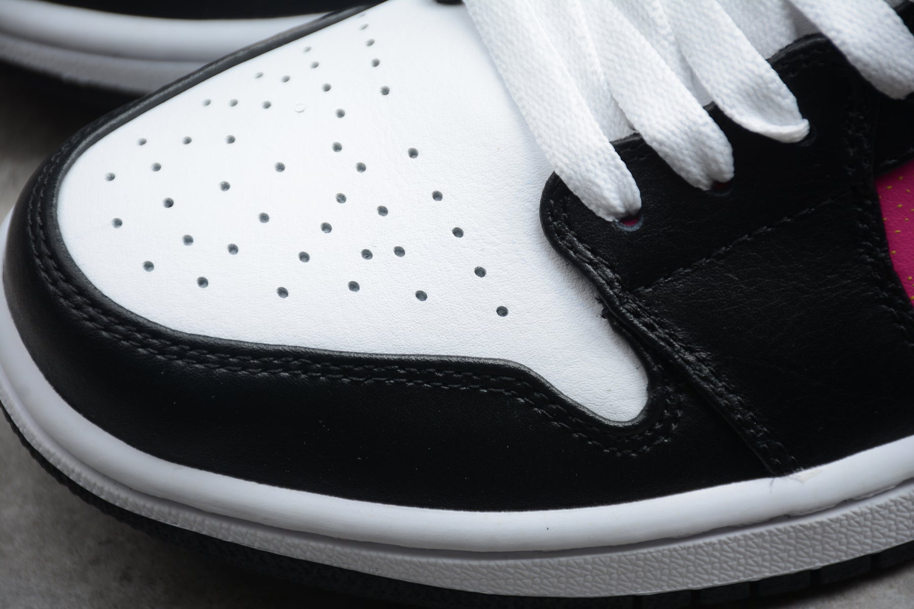 Nike Air Jordan 1 Low SE "Spray Paint"