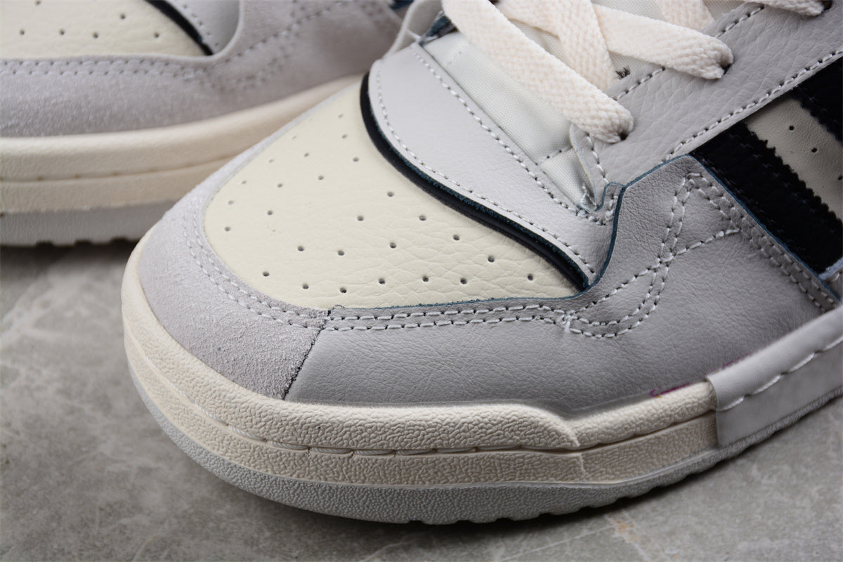adidas Originals Forum Exhibit Low in Grey/Black