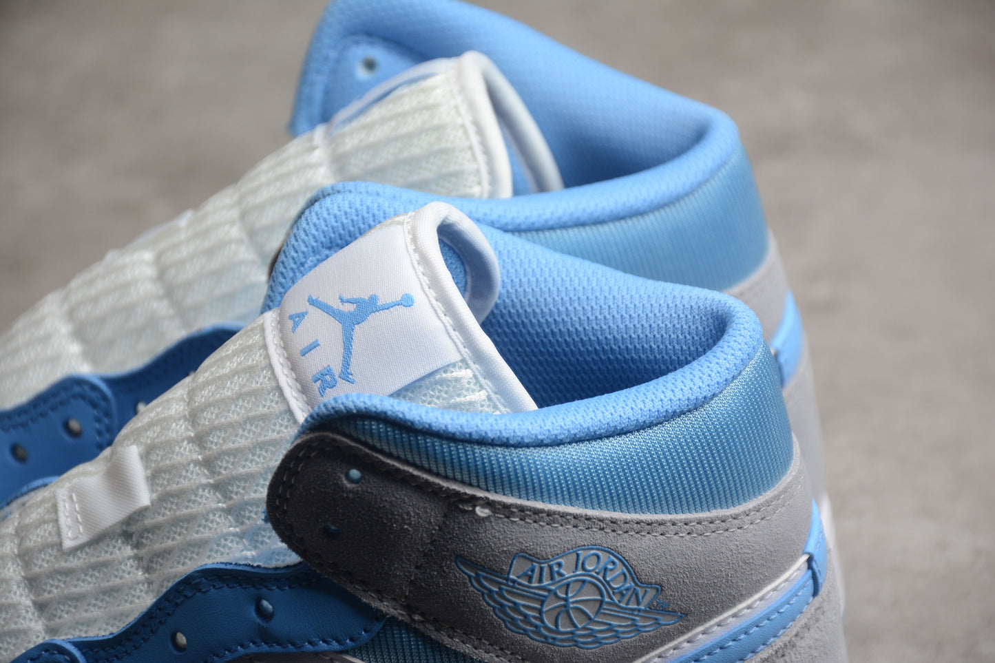 Air Jordan 1 Mid "University Blue Grey"