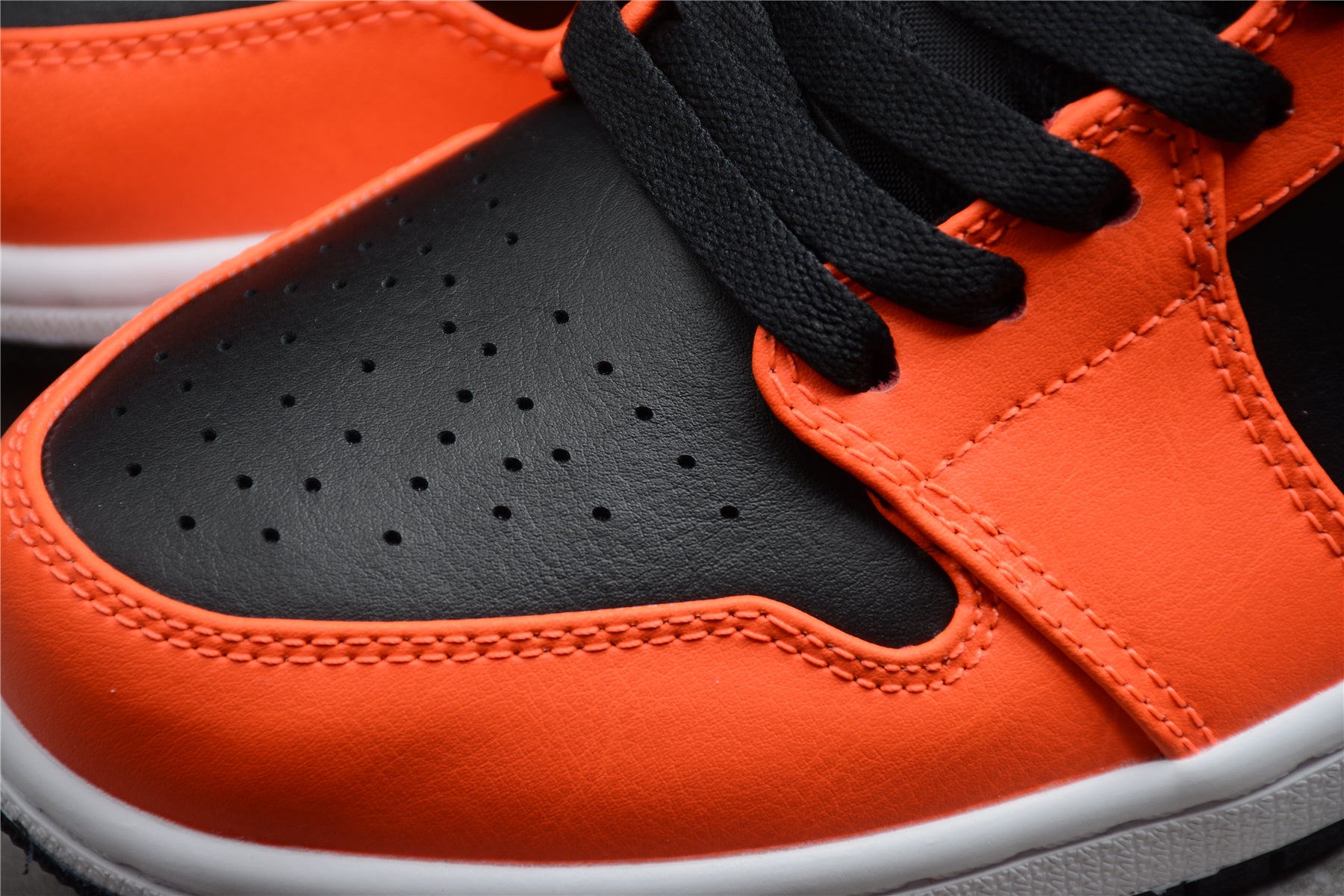 Air Jordan 1 Low SE “Black Orange”
