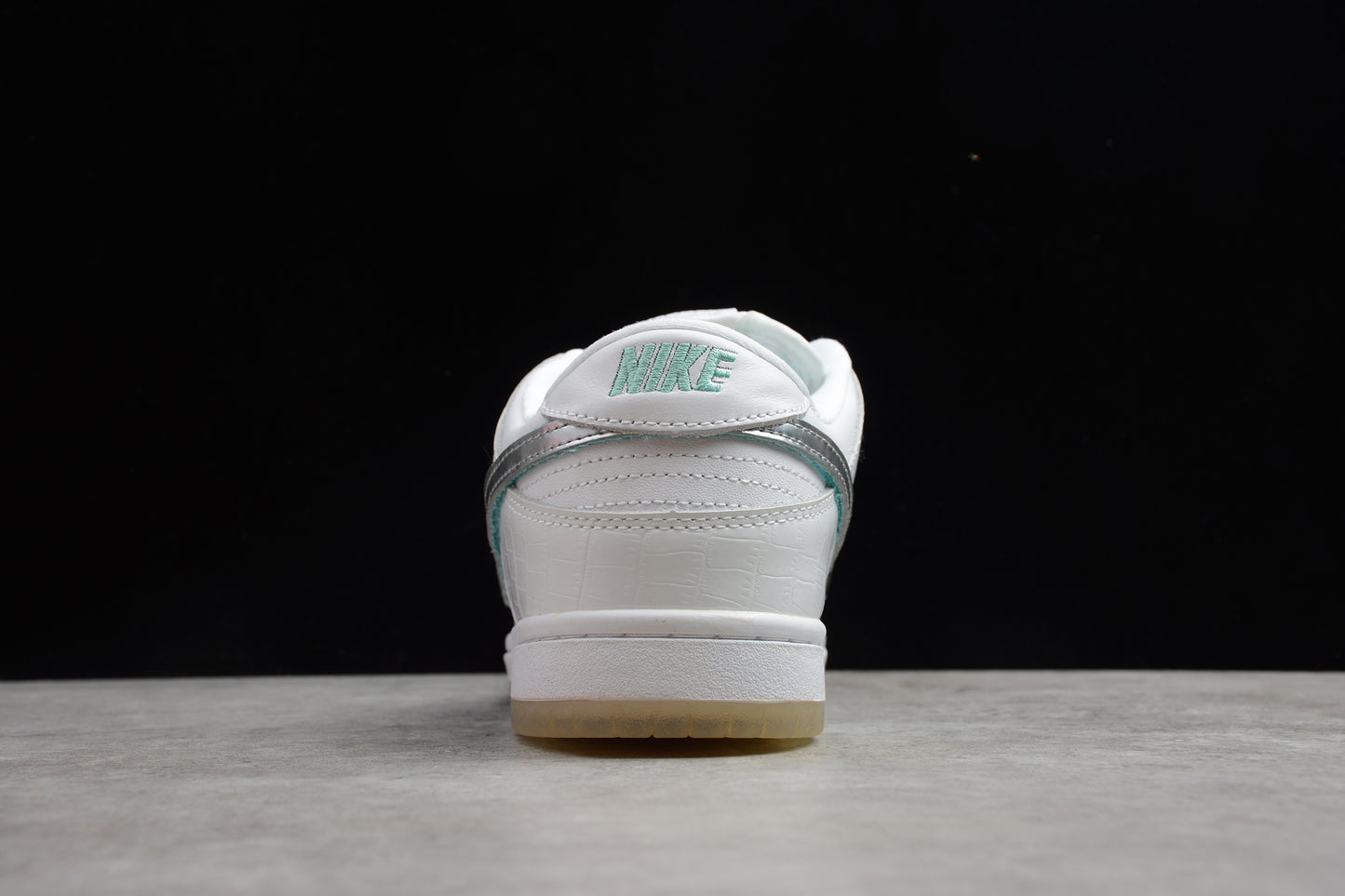 Diamond Supply Co. x Nike SB Dunk Low Pro "White Diamond" - Best Reps Website 2025
