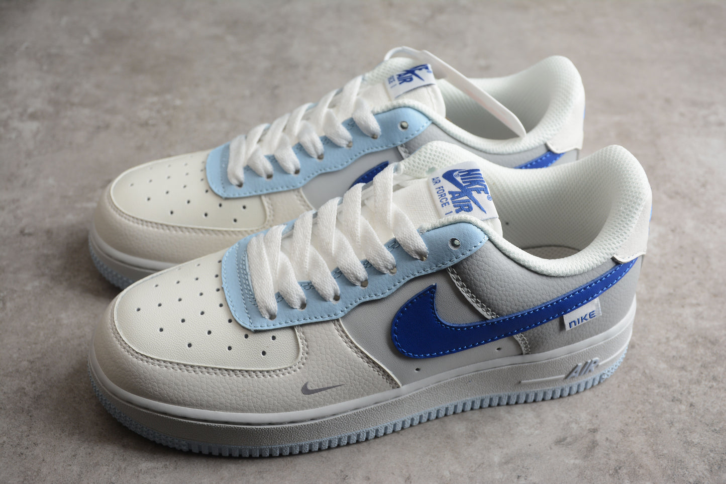 Nike Air Force 1 Low in Light Blue (Outlet Edition)