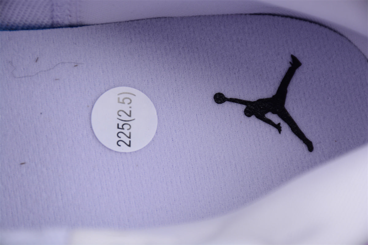Nike Air Jordan 1 Mid GS "Barely Grape"