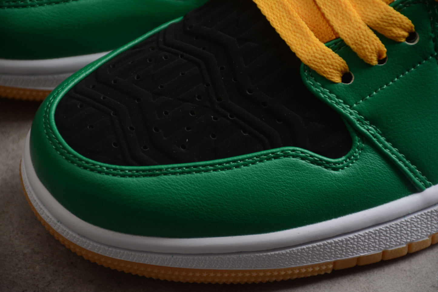 Air Jordan 1 Low SE "Holiday Special - Malachite Green"