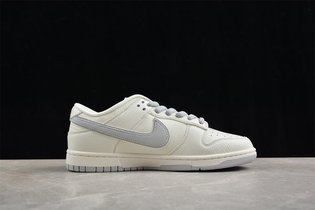 SB Dunk Low Supreme x The North Face White Grey