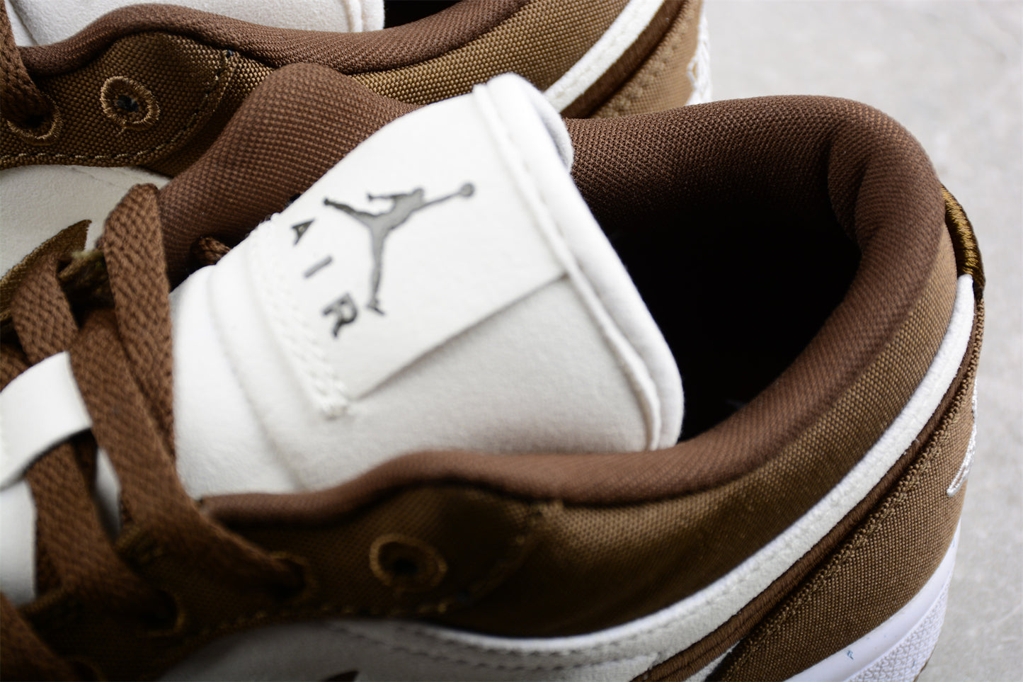 Air Jordan 1 Low SE "Light Olive"