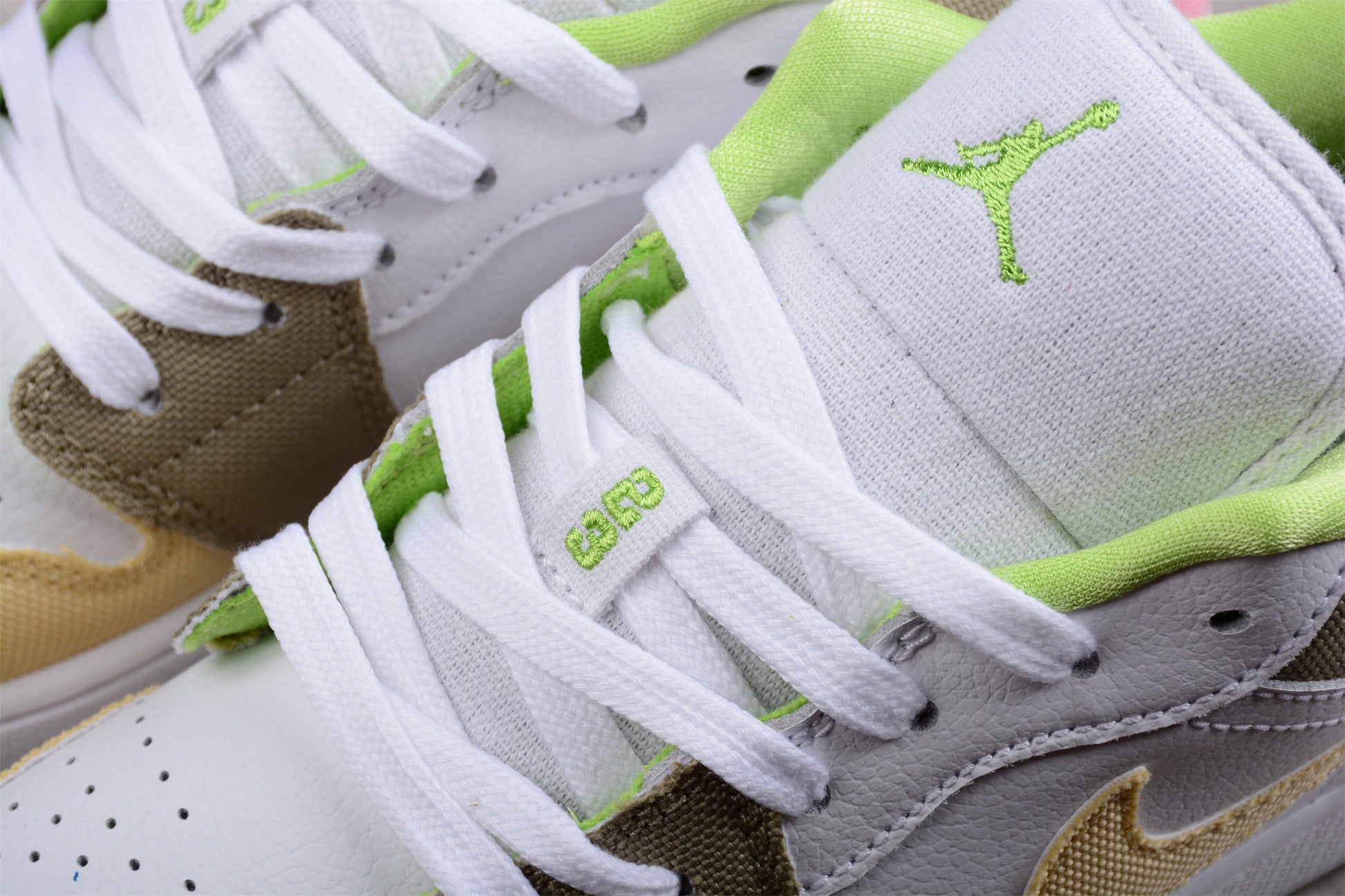 NIKE Air Jordan 1 Low SE GS 'Pastel Grind'