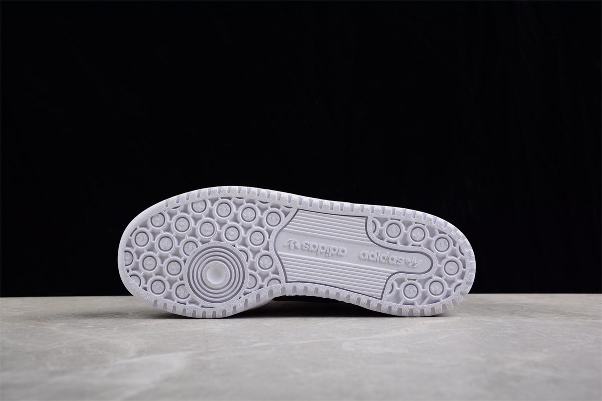 adidas Forum Exhibit Low in Cream White/Black