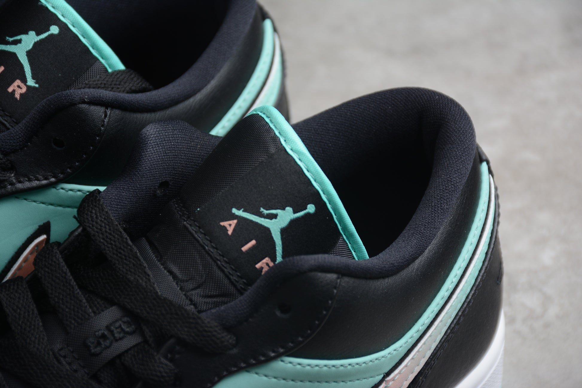 Air Jordan 1 Low SE "Tropical Twist"