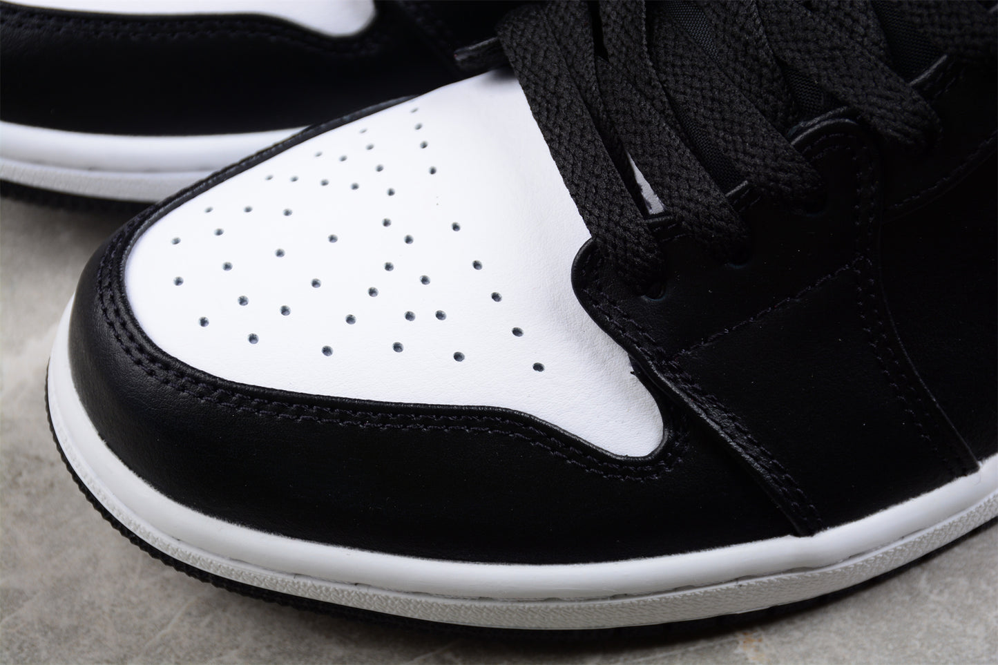 Nike Air Jordan 1 Low (GS) "White Toe"