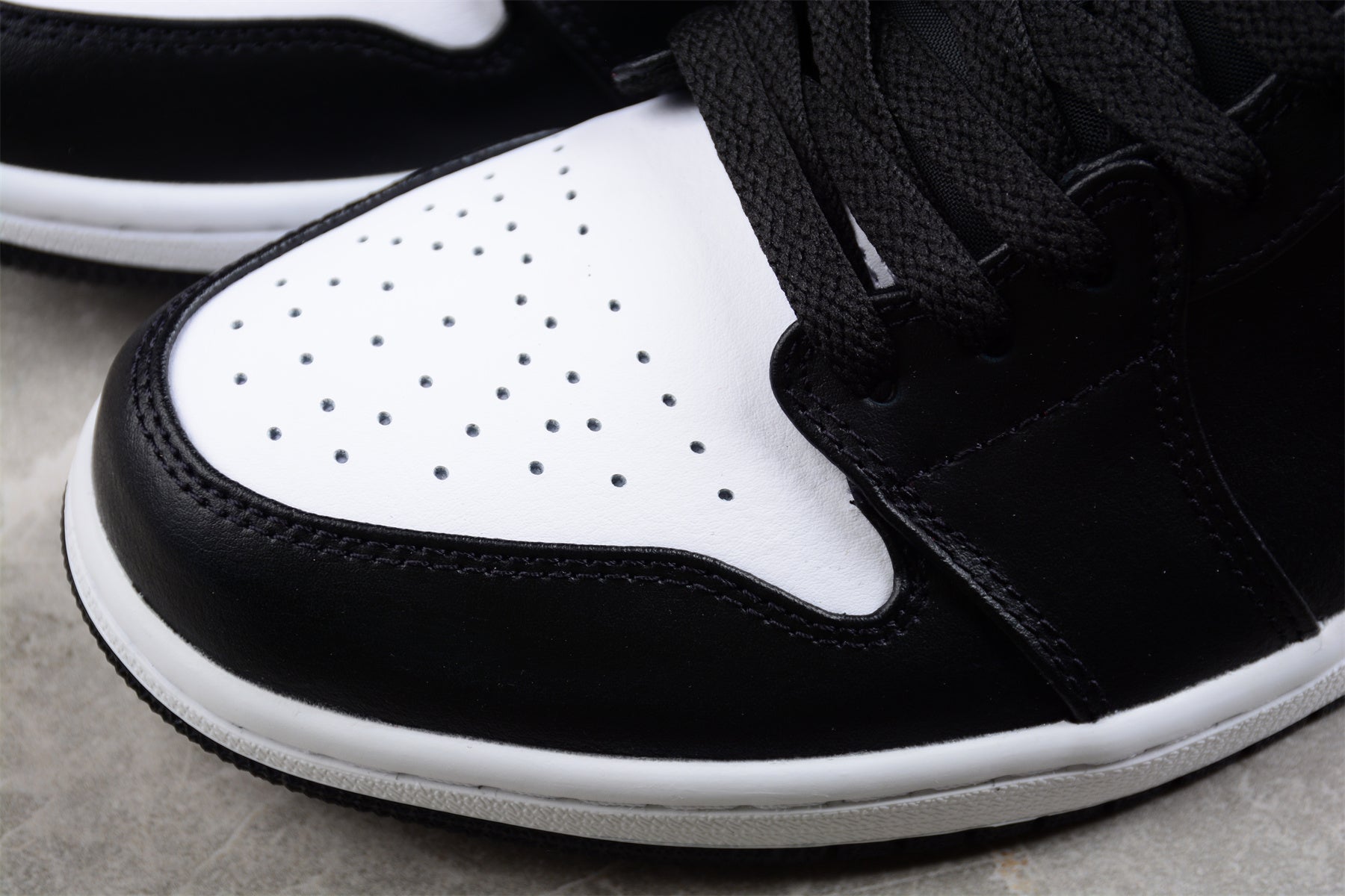 Nike Air Jordan 1 Low (GS) "White Toe"