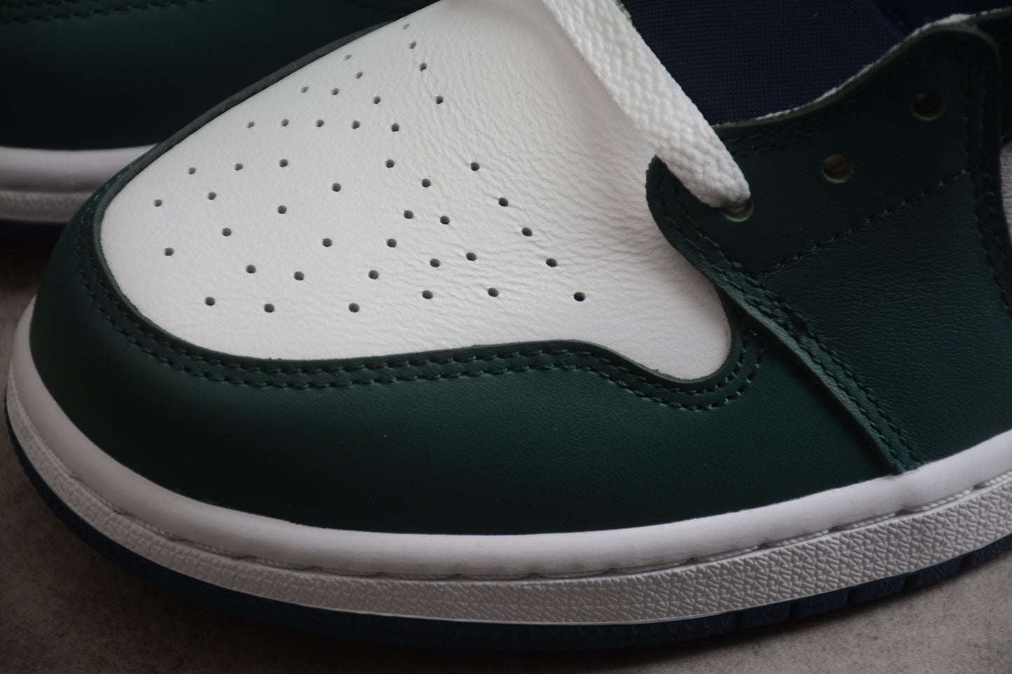 Nike Air Jordan 1 Mid SE "Seahawks"