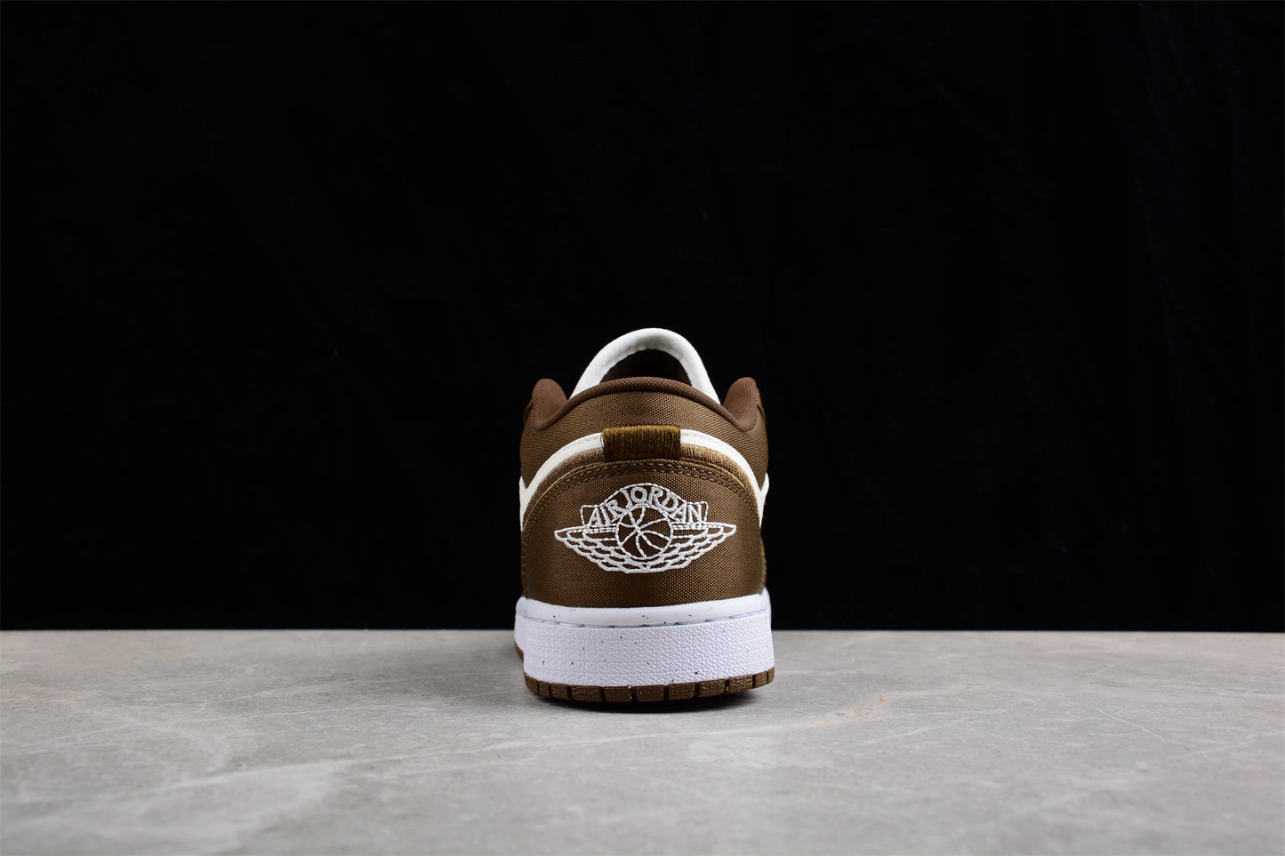 Air Jordan 1 Low SE "Light Olive"