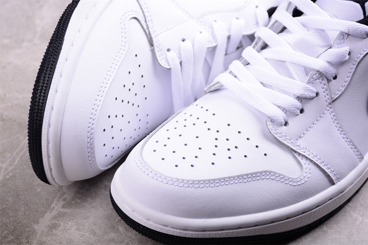 Air Jordan 1 Low "White and Black"