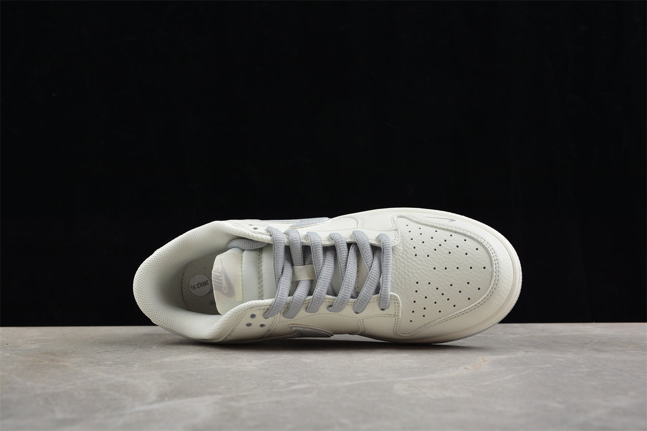 SB Dunk Low Supreme x The North Face White Grey