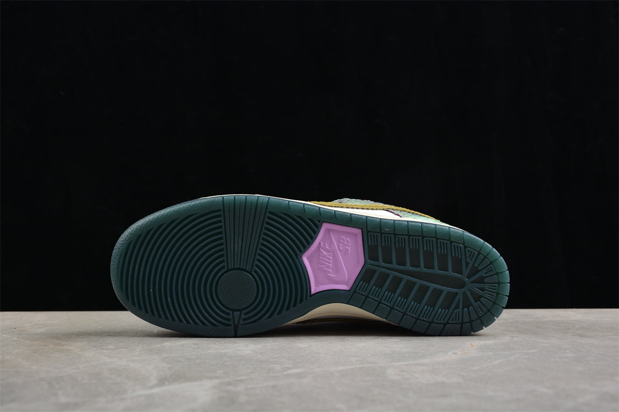 Alexis Sablone x Nike SB Dunk Low