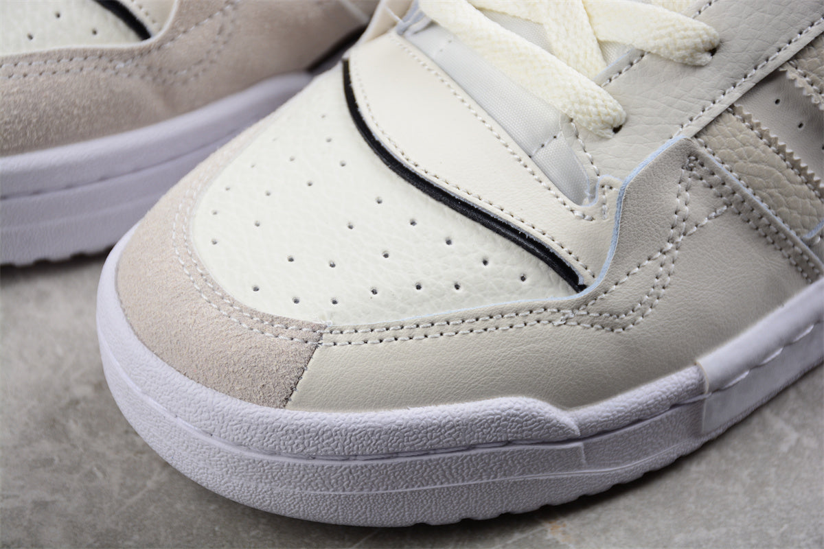 adidas Forum Exhibit Low in Cream White/Black