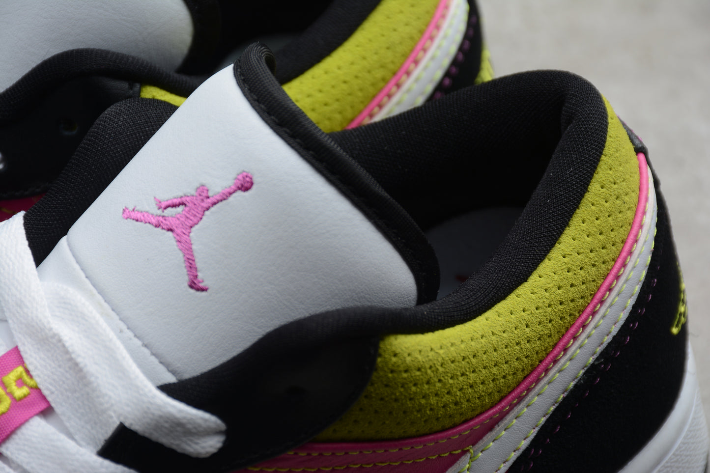 Nike Air Jordan 1 Low SE "Spray Paint"