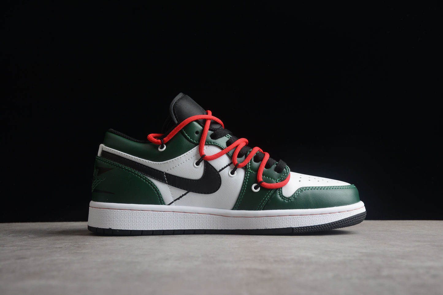 Off-White x Nike Dunk Low "Pine Green"