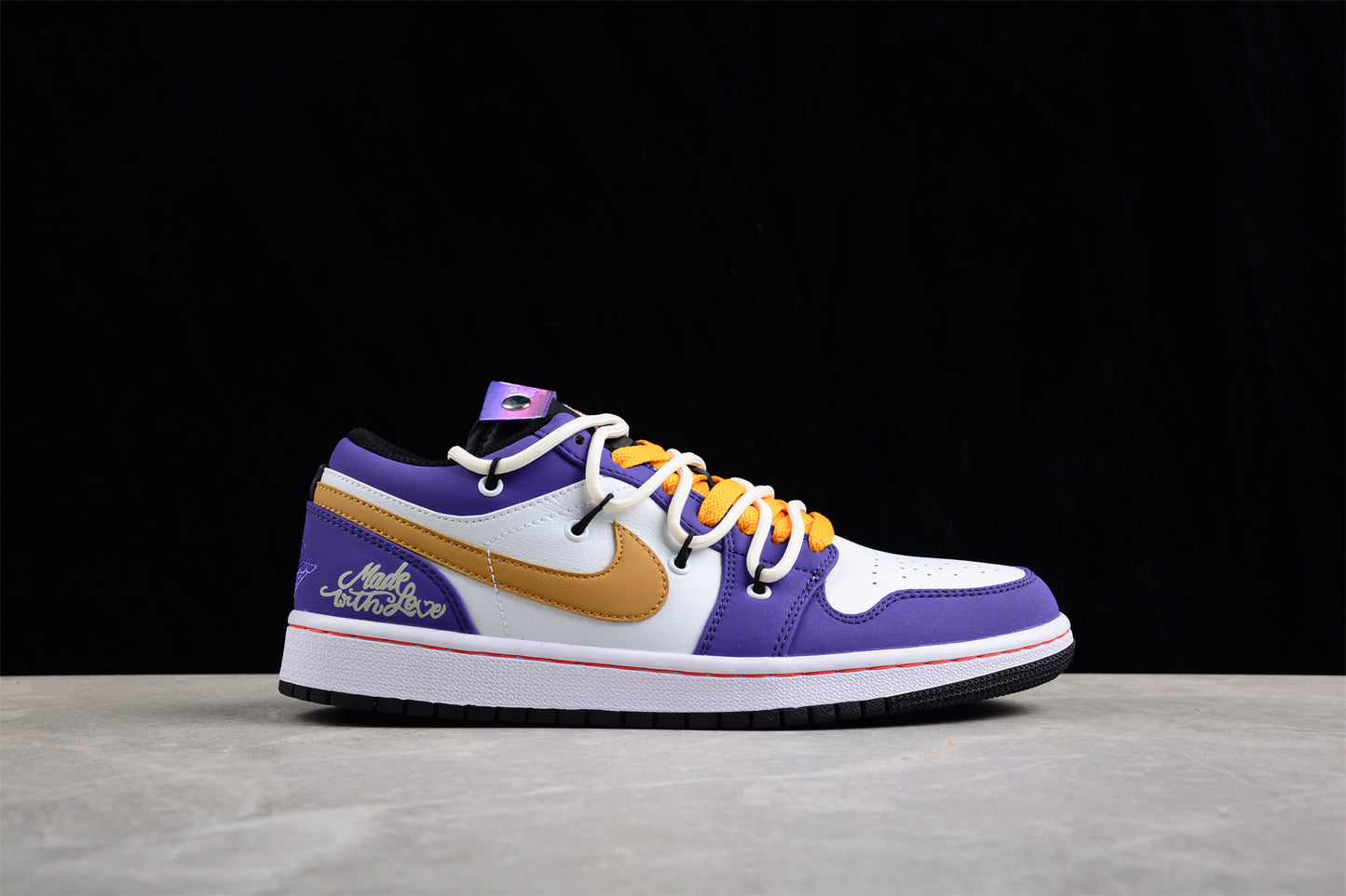 Air Jordan 1 Low 553558-062 – Sleek & Timeless