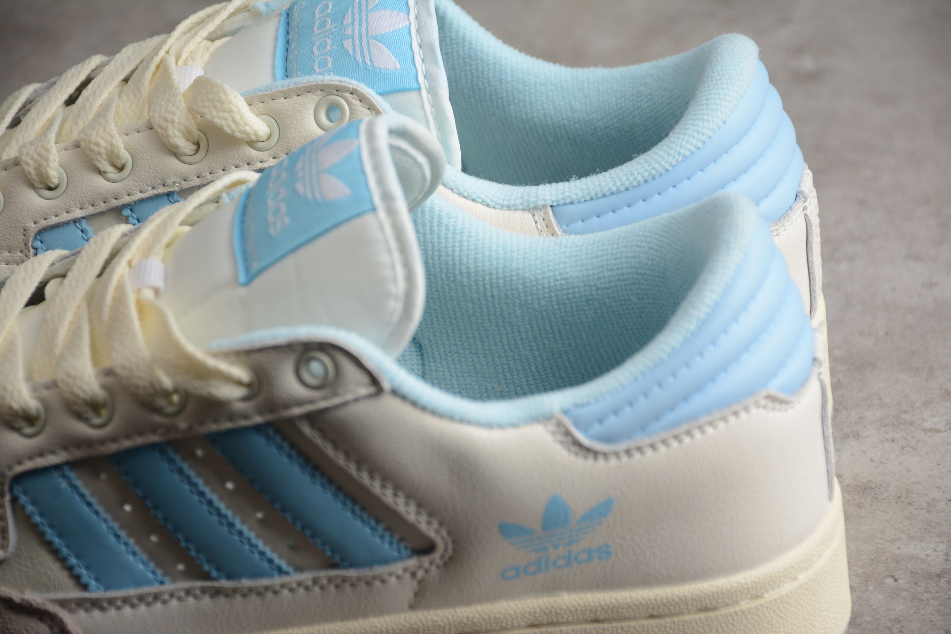 adidas Forum 84 Low CL in Off‑White / Preloved Blue