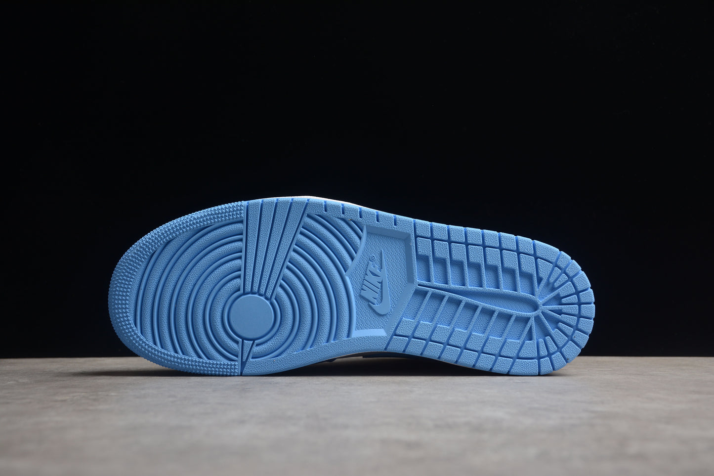 Air Jordan 1 Mid "University Blue Grey"