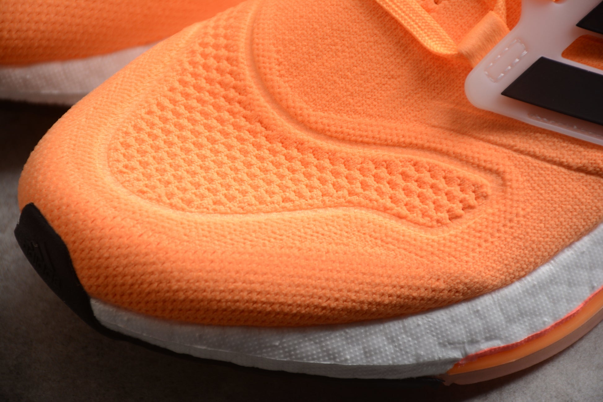  adidas UltraBoost 22 ‘Flash Orange’ .