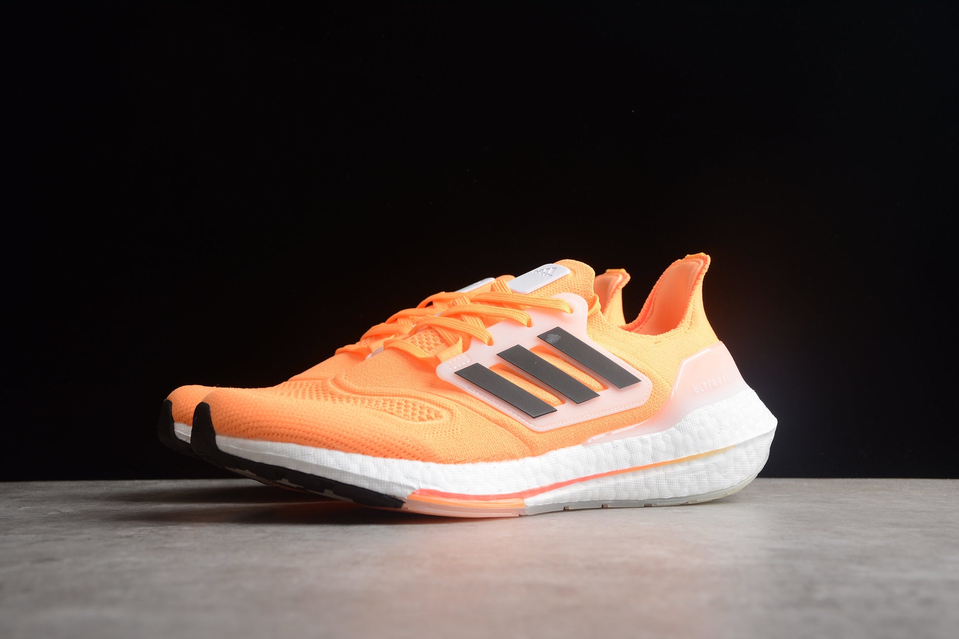  adidas UltraBoost 22 ‘Flash Orange’ .