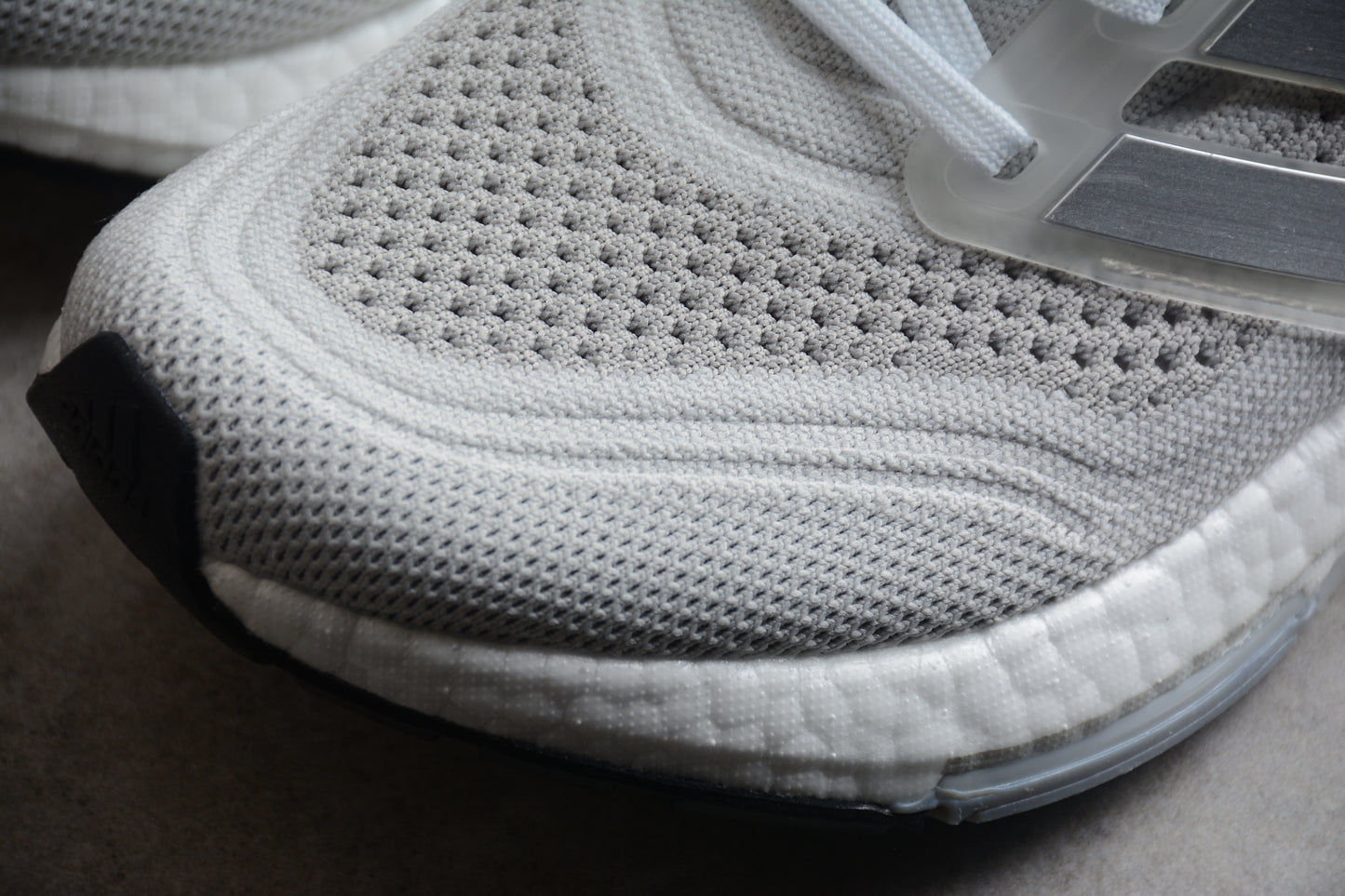 adidas Ultra Boost 21 Triple White Cloud.