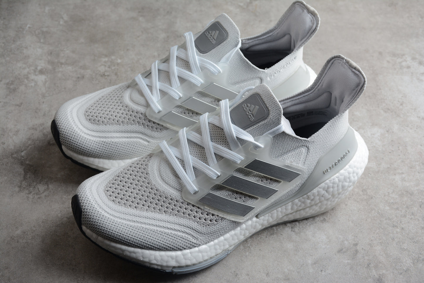 adidas Ultra Boost 21 Triple White Cloud.