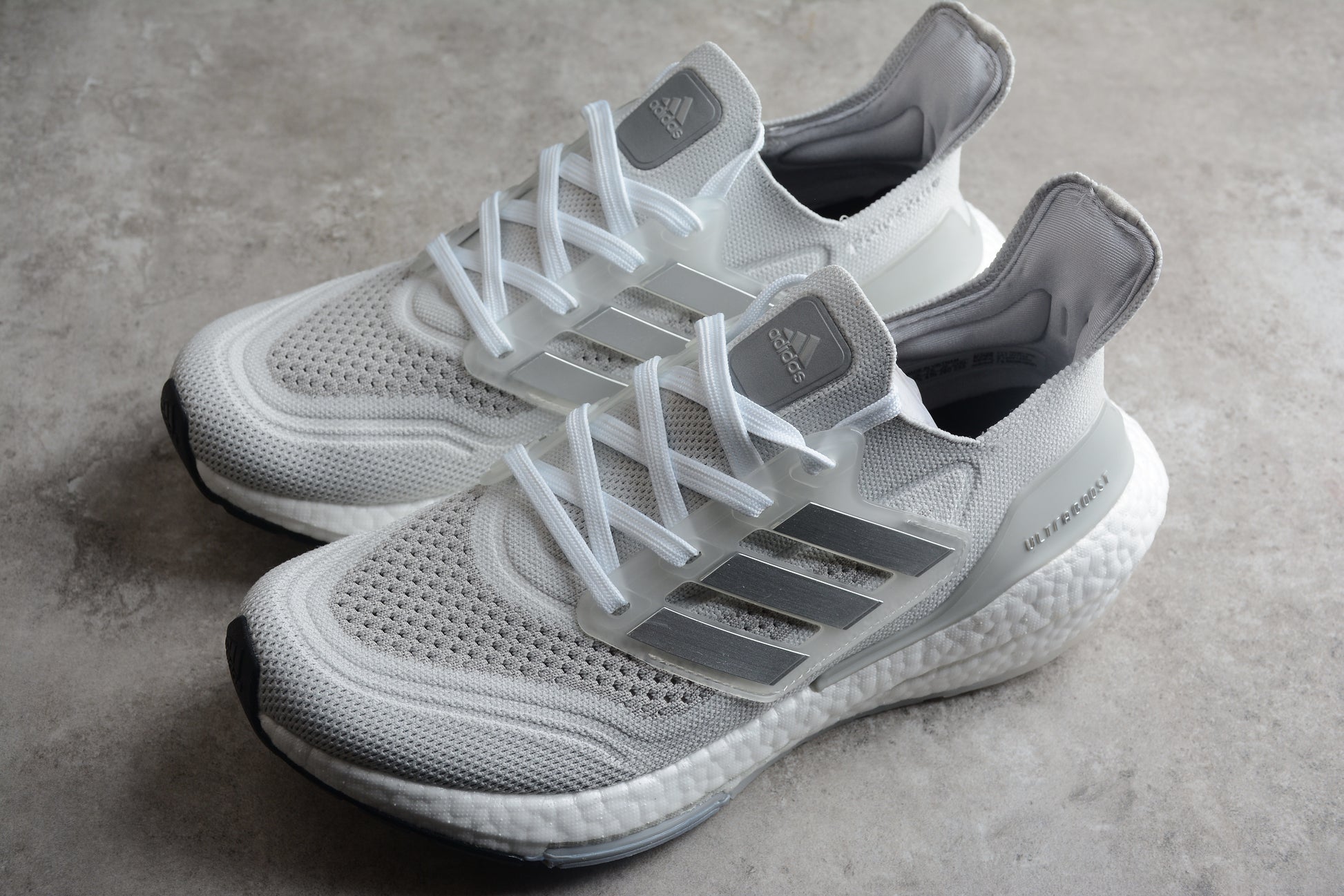 adidas Ultra Boost 21 Triple White Cloud.