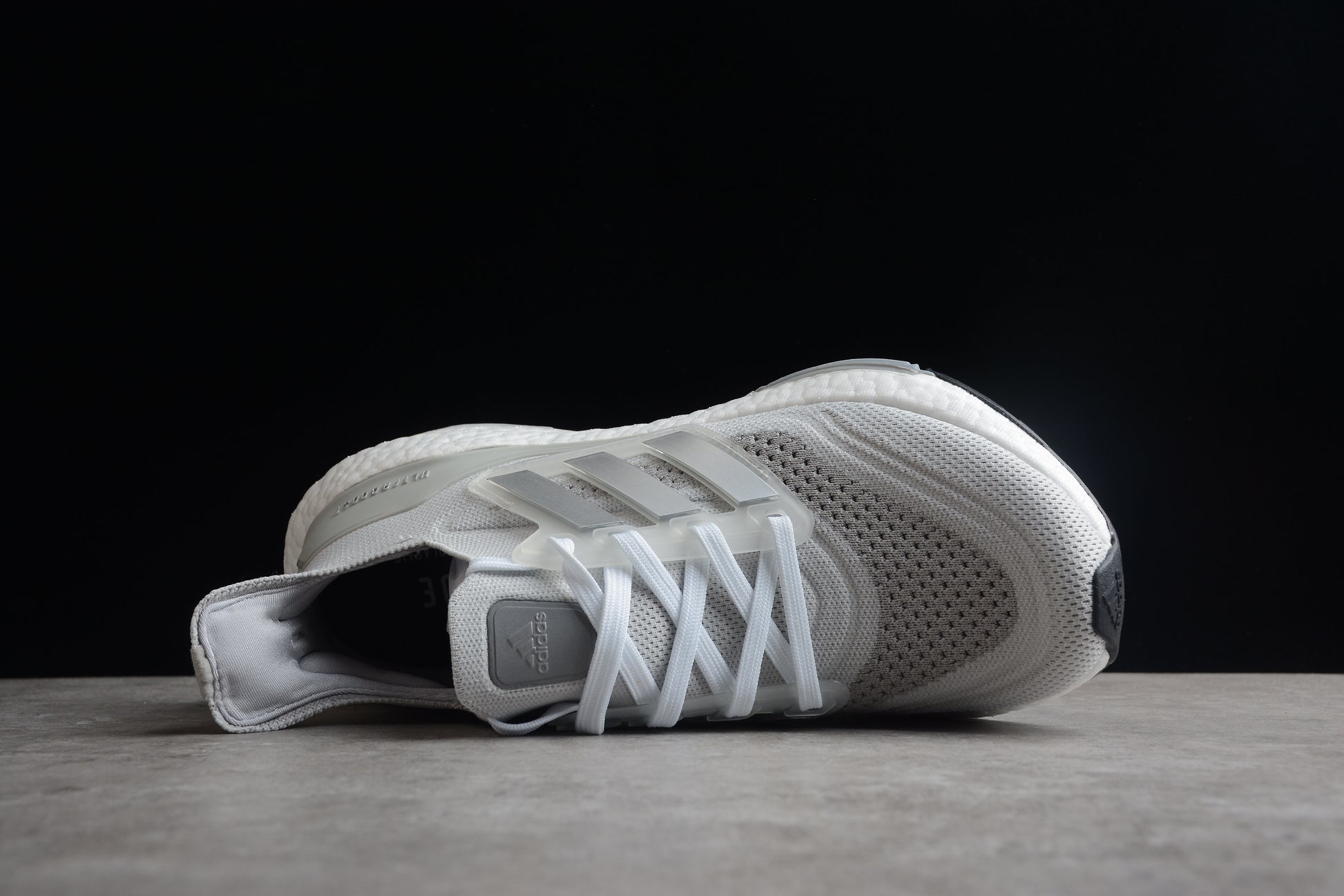 adidas Ultra Boost 21 Triple White Cloud.