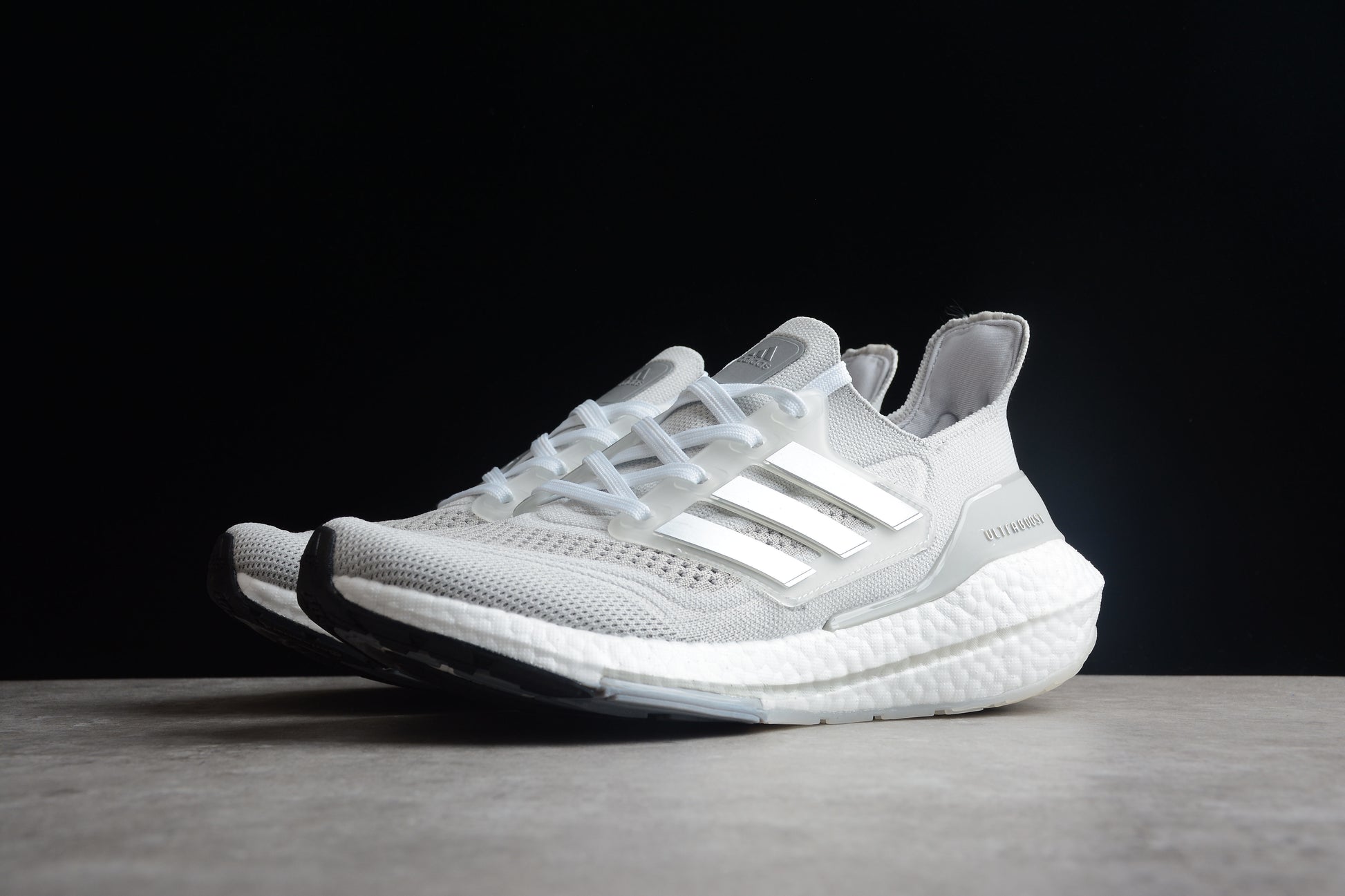 adidas Ultra Boost 21 Triple White Cloud.