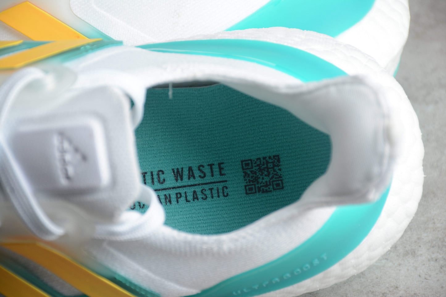 adidas UltraBoost 22 ‘White Mint Rush’.