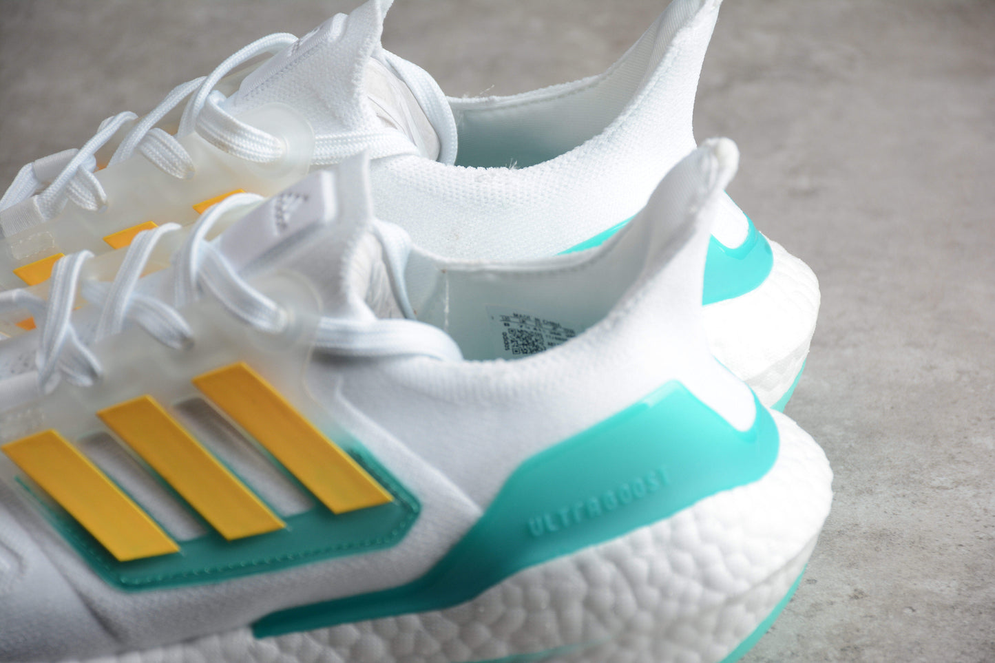 adidas UltraBoost 22 ‘White Mint Rush’.