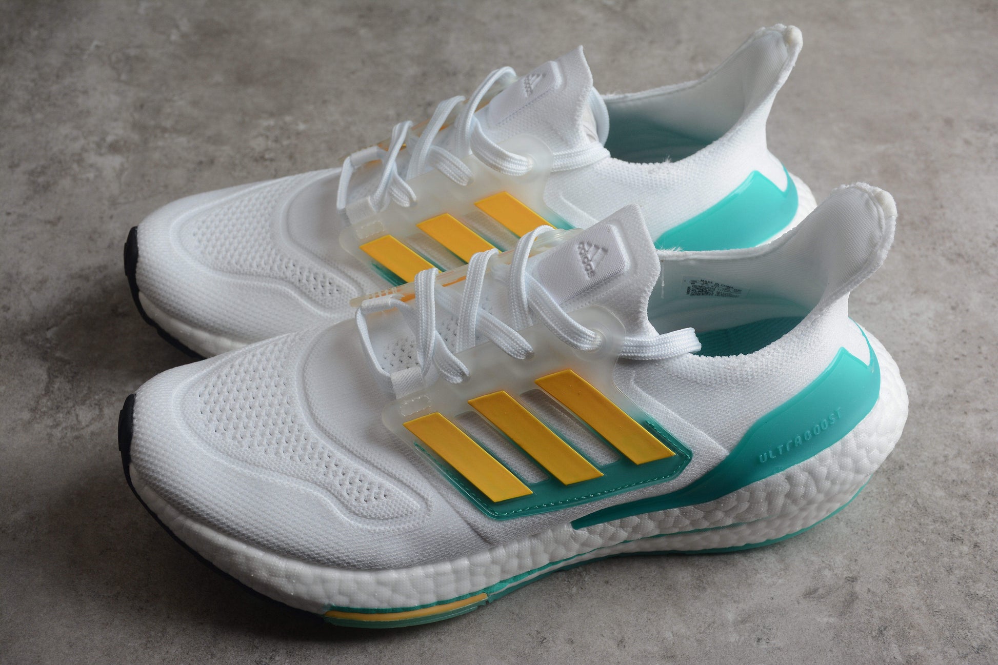 adidas UltraBoost 22 ‘White Mint Rush’.