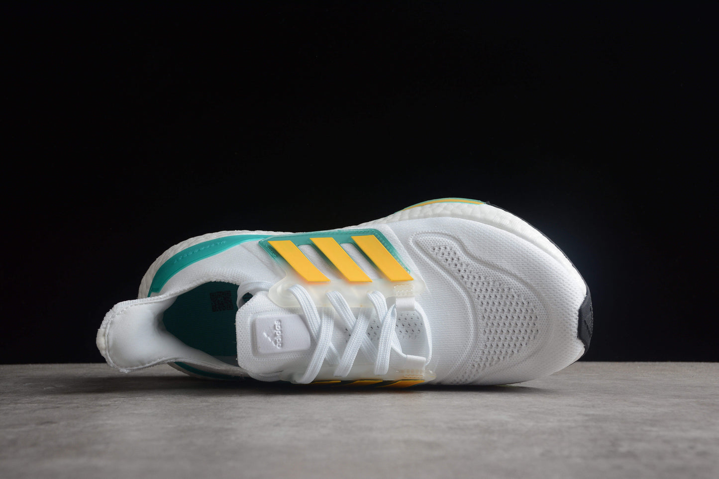adidas UltraBoost 22 ‘White Mint Rush’.