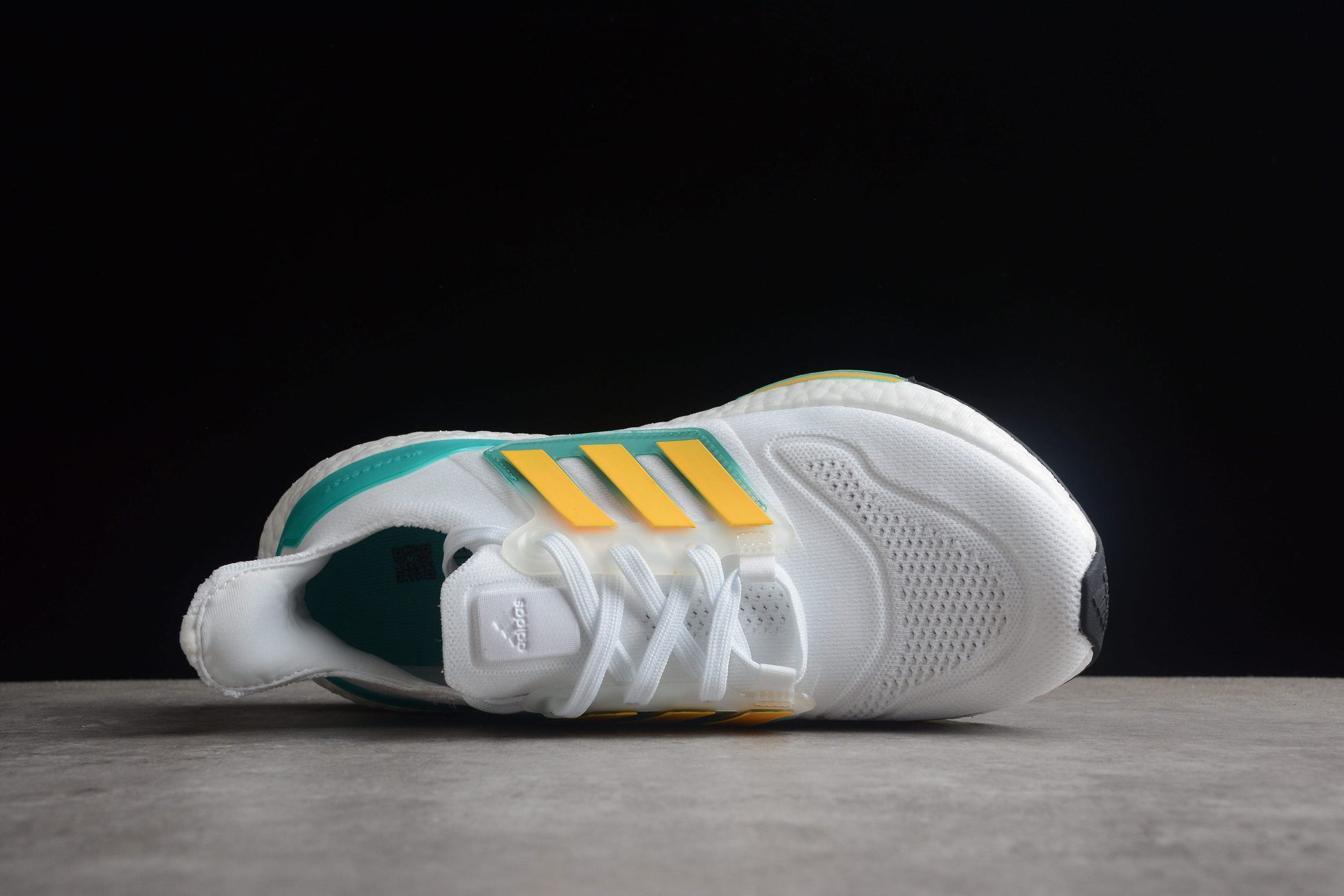 adidas UltraBoost 22 ‘White Mint Rush’.