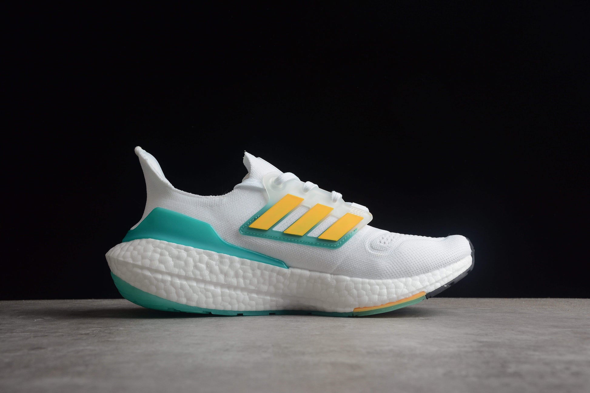 adidas UltraBoost 22 ‘White Mint Rush’.