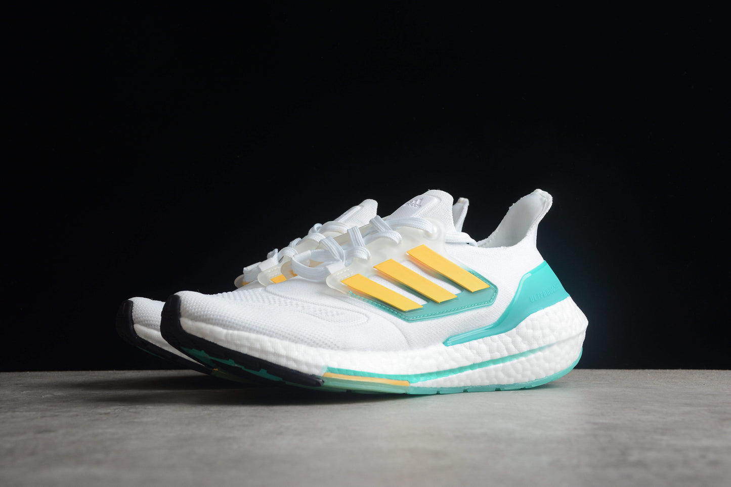 adidas UltraBoost 22 ‘White Mint Rush’.
