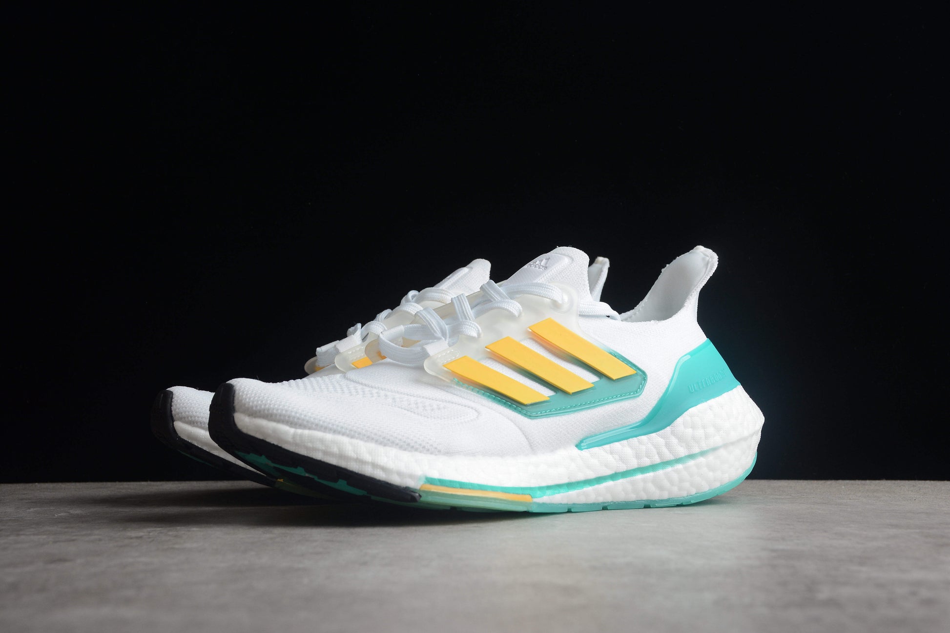 adidas UltraBoost 22 ‘White Mint Rush’.