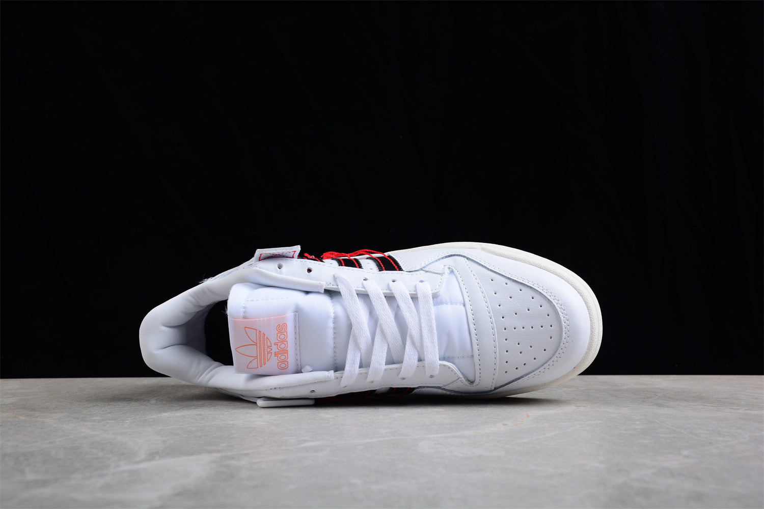 adidas Forum 84 Low Premium in Cloud White / Core Black / Easy Yellow