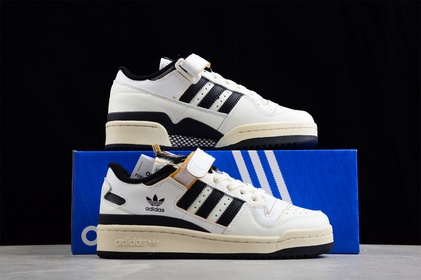 adidas Forum 84 Low in Off White/Core Black